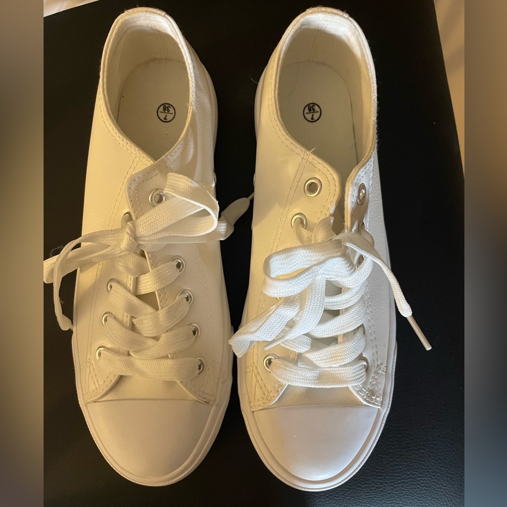 Women's White Casual Sneakers - size 7